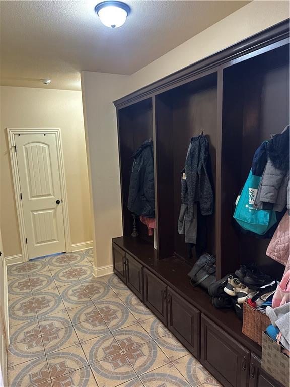 Building Photo - 4500 SW Swinton Dr