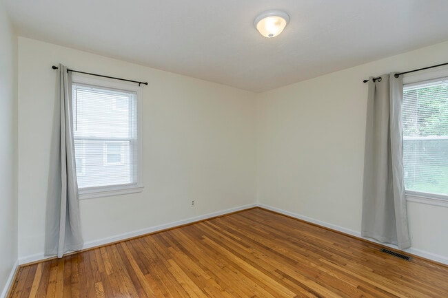 Building Photo - 649 Mitchell Ave