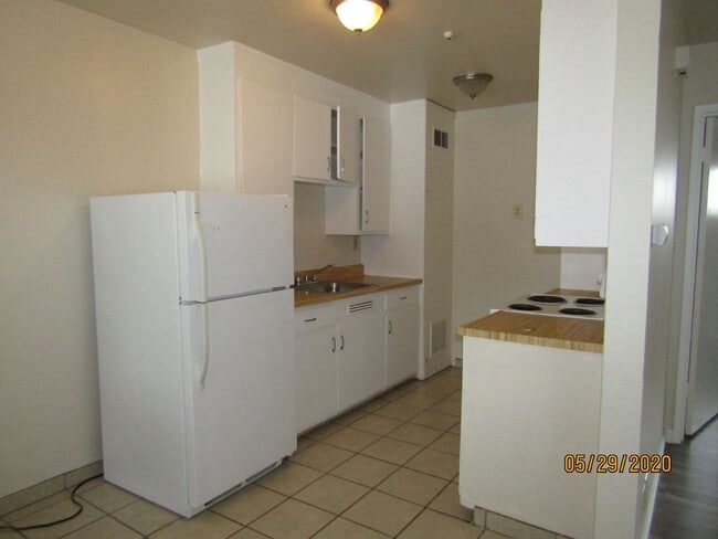 Building Photo - Cozy Updated One Bed One Bath Apartment Near Downtown Santa Rosa! $1,600/Monthly Includes Water, ...