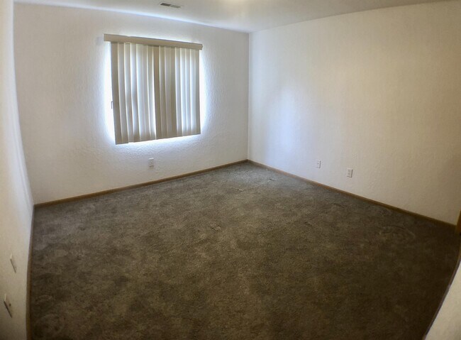 Building Photo - 1625 Flynn Ln