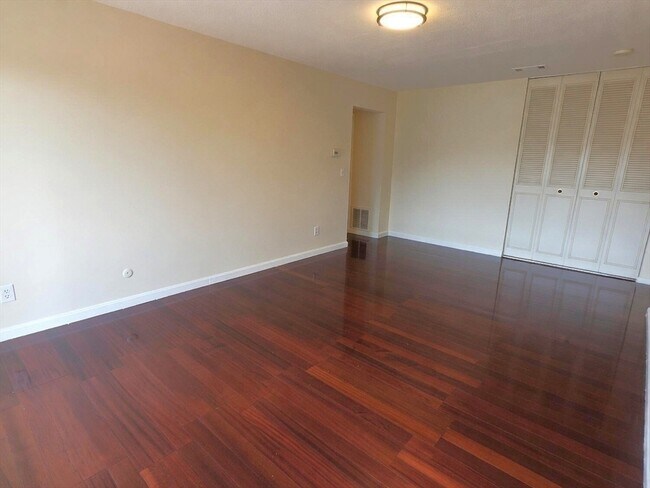 Building Photo - 48 Shrewsbury Green Dr