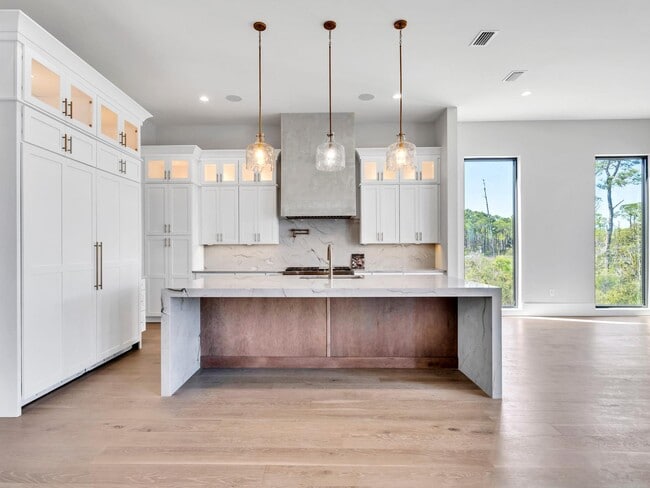 Building Photo - 330 Kelly Plantation Dr