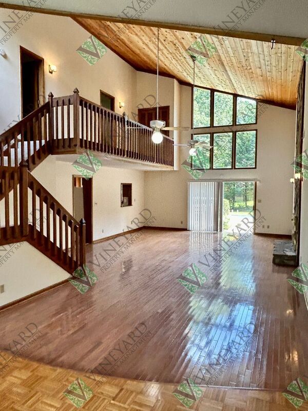 Building Photo - 115 Nesbit Ferry Pl
