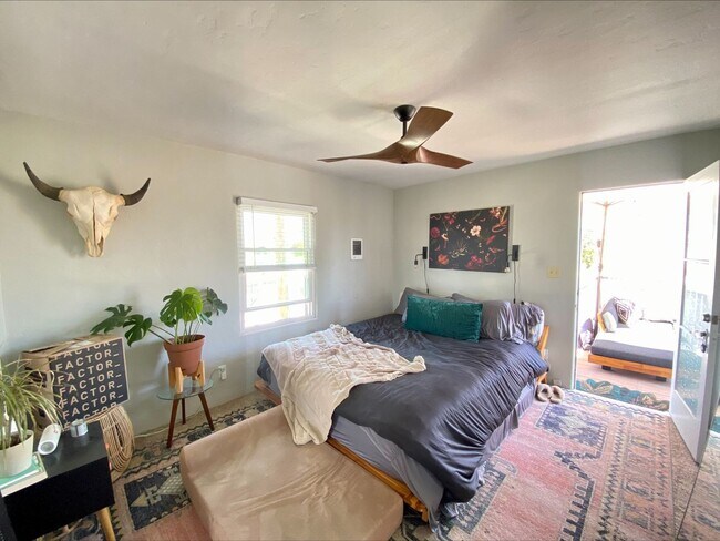 Building Photo - CHARMING NORTH PARKING ONE BEDROOM! LARGE ...