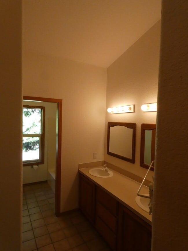 Building Photo - APPLICATION PENDING - *PNW Delight**