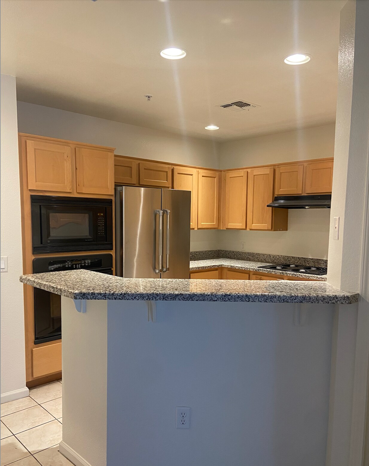 Kitchen Bar - 39 E Agate Ave