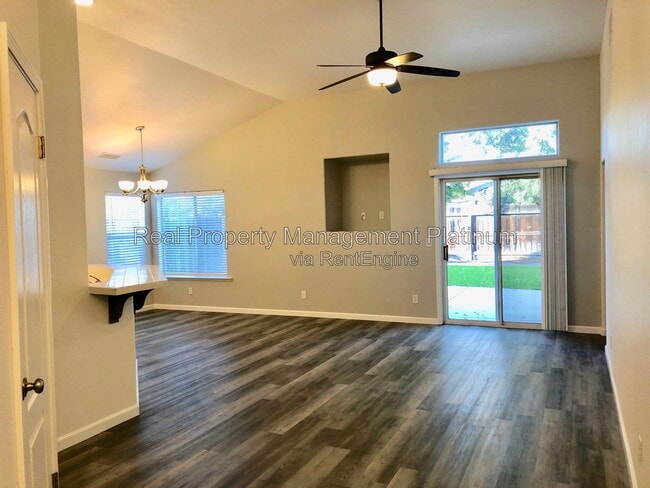 Building Photo - 2667 Santa Ana Ave