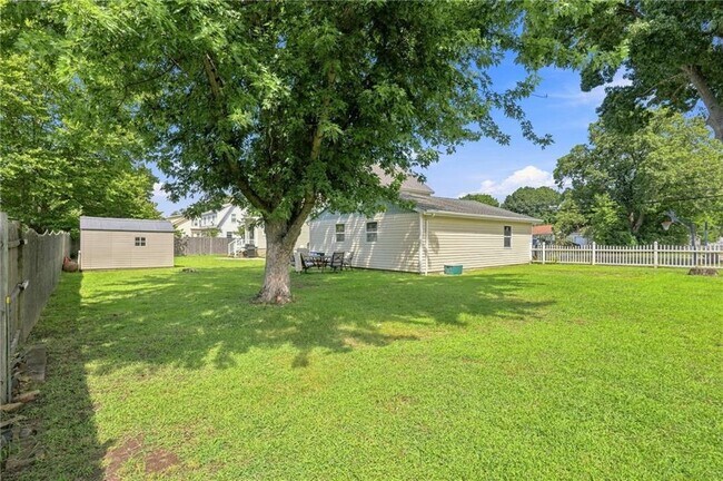 Building Photo - 51 Pettaconsett Ave