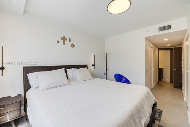 Building Photo - 701 Brickell Key Blvd