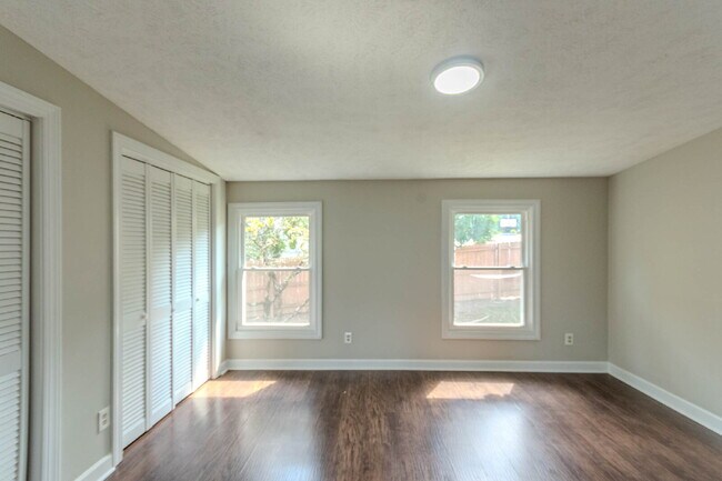 Building Photo - 3123 McGavock Pk
