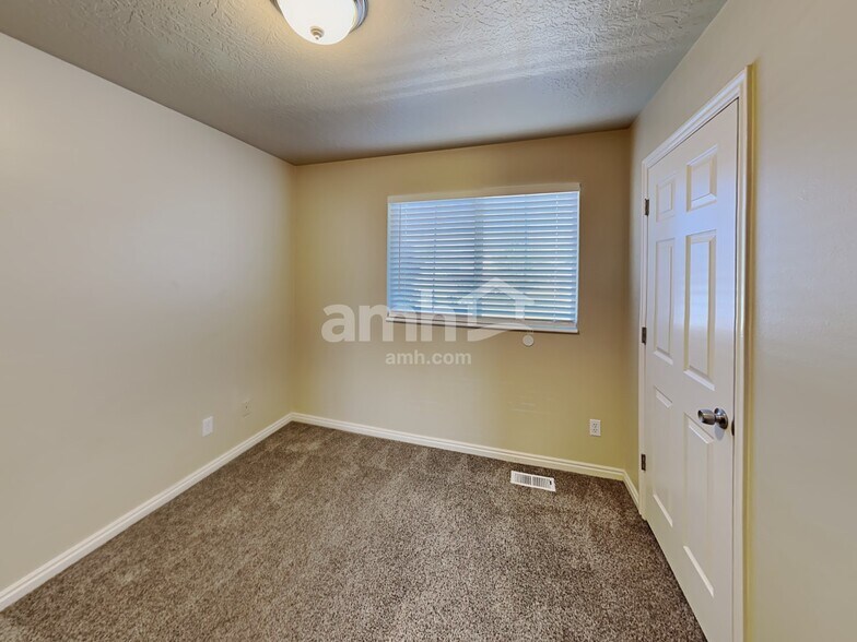Building Photo - 272 S 590 W