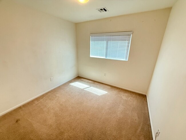 Building Photo - 2416 Cockatoo Dr