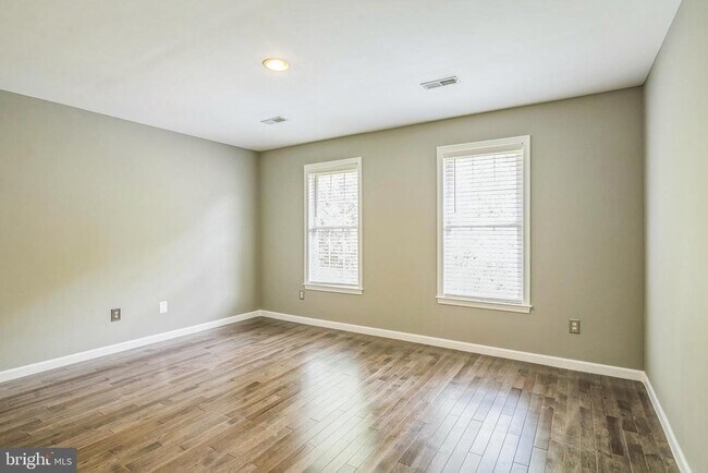 Building Photo - 3003 Mediterranean Dr