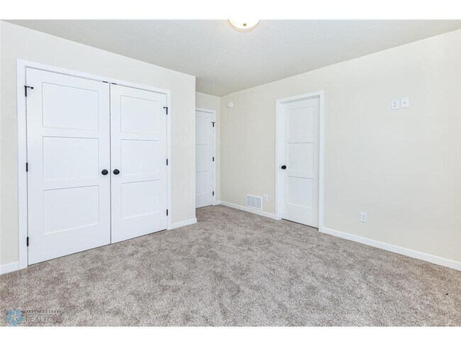 Building Photo - 5476 Lori Ln W