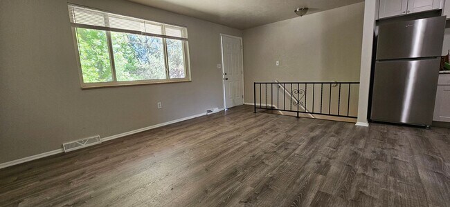 Building Photo - AVAILABLE NOW! Arvada 3 Bed 2 Bath Duplex New Paint New Flooring!
