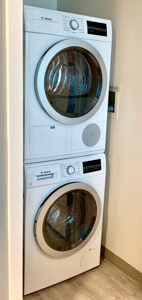 In-unit Bosch Laundry - 801 Ash St
