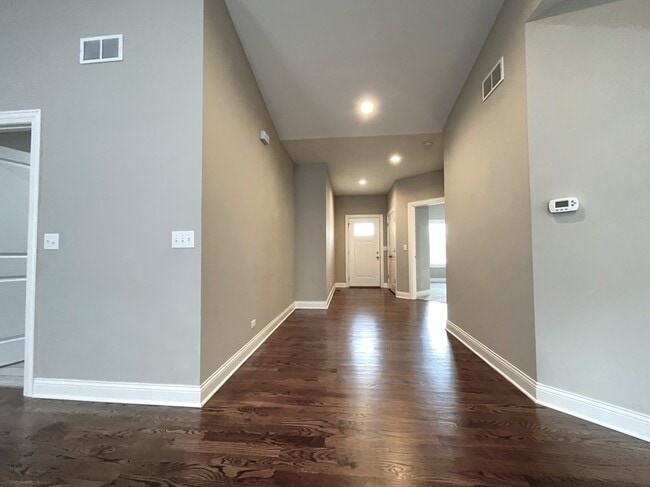 Building Photo - 855 Meadow Ln
