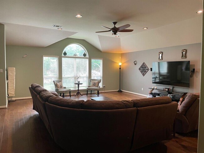 Building Photo - 209 Monahans Dr