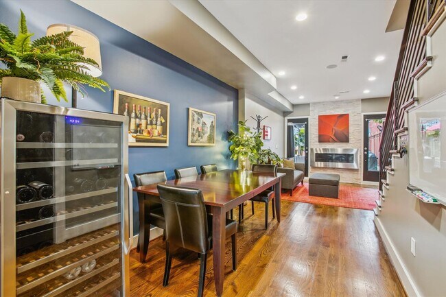 Building Photo - 2 BED PLUS DEN!!! * Fully Furnished and Fa...