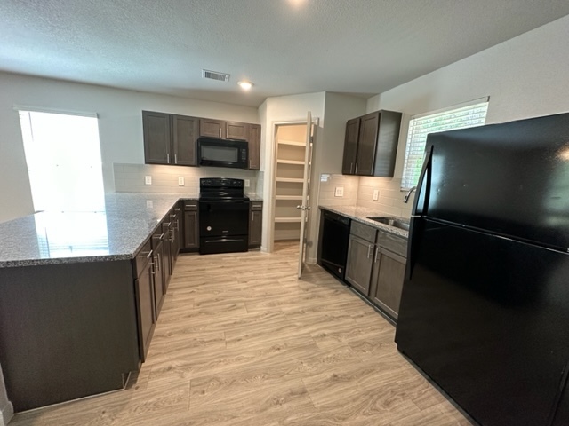 Kitchen with Undercounter Lighting - 406 Noel