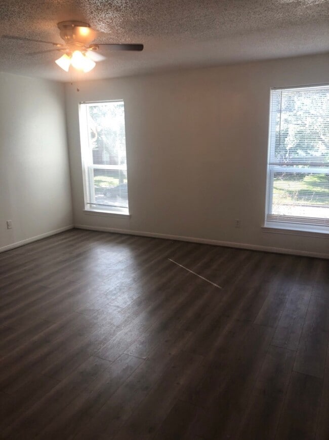 Building Photo - 6456 Kentwick Dr