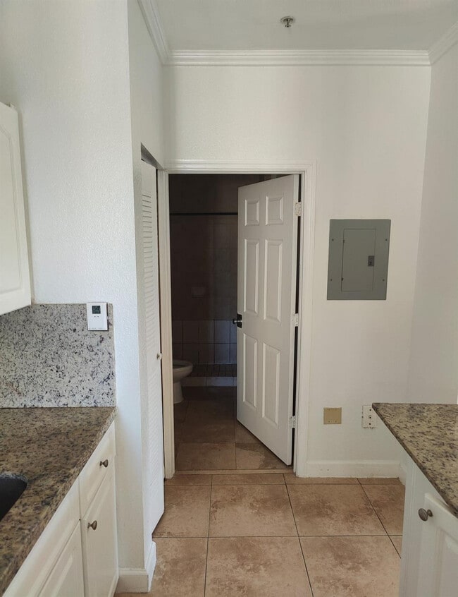 Building Photo - 629 SW 2nd St