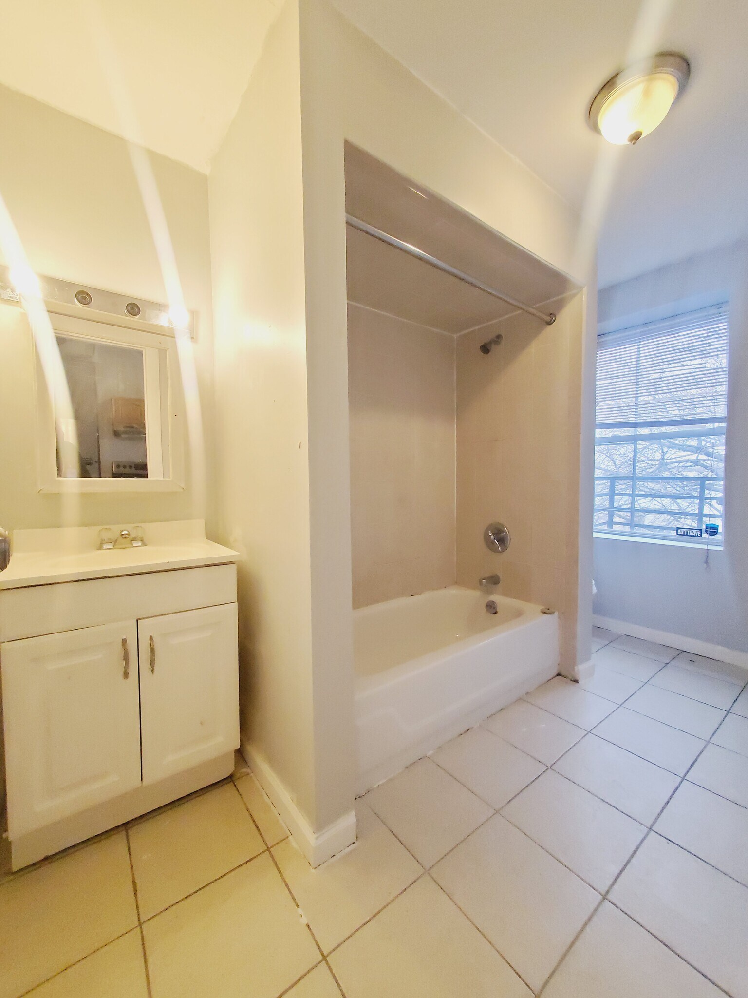 Building Photo - 366 Forrest St