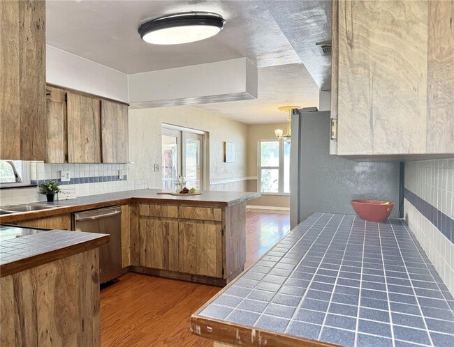 Building Photo - 2523 Krueger Ln