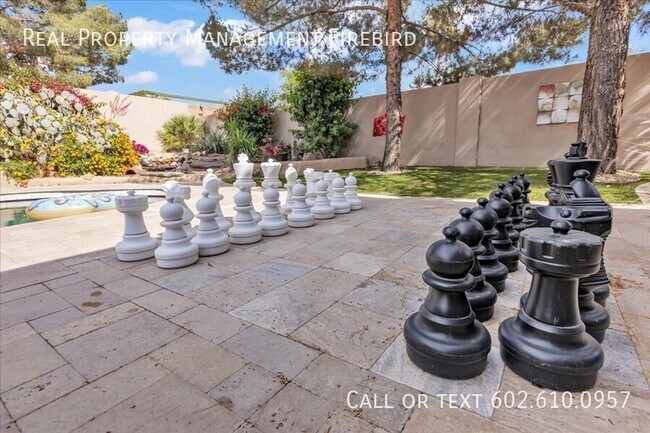 Building Photo - 4921 S Vista Pl