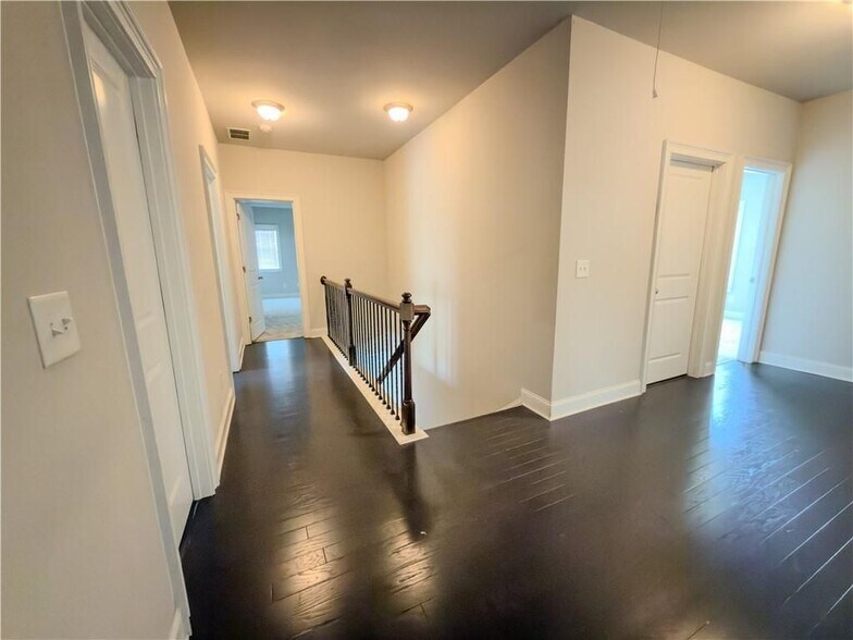 Building Photo - 4844 Albany Wy