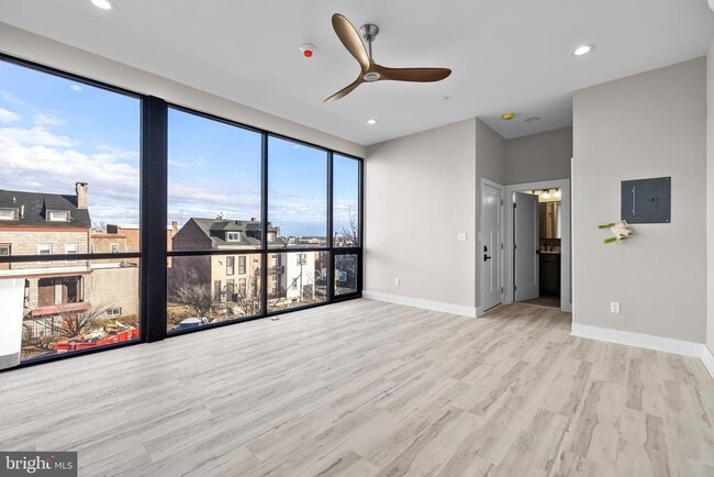 Building Photo - 400 S Conkling St