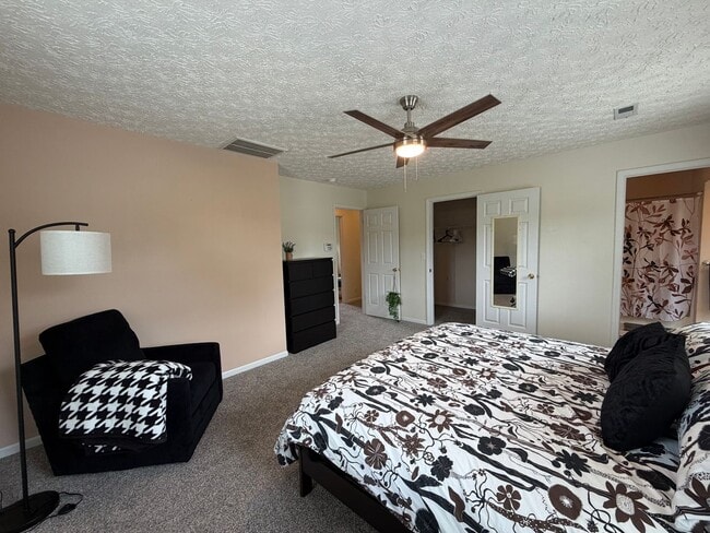 Building Photo - Fully Furnished Short Term Rental!