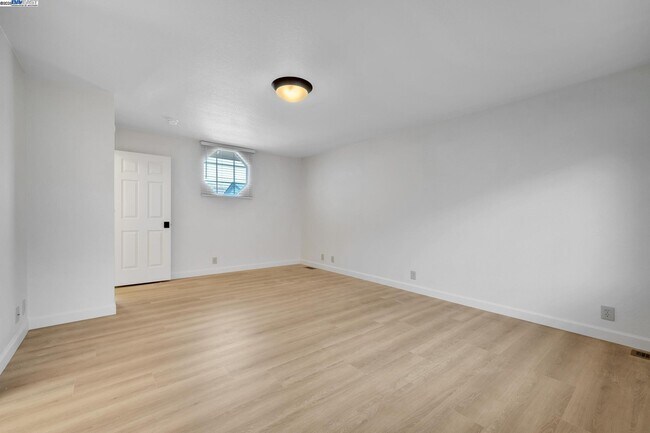 Building Photo - 125 Chestnut Ave