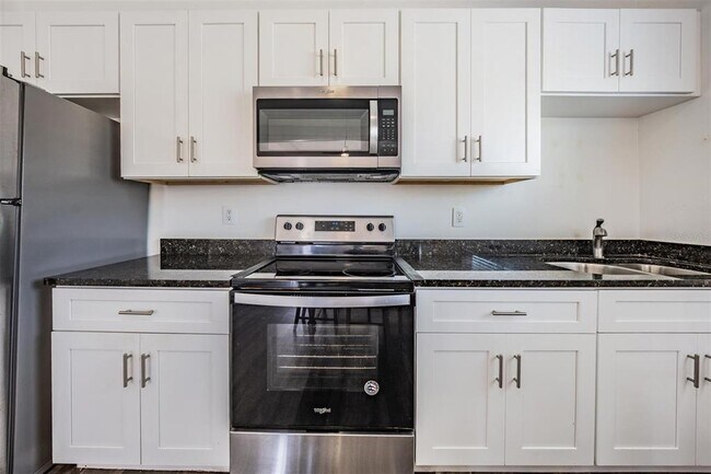 Building Photo - 2319 W Aileen St