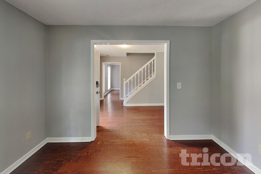 Building Photo - 4981 Brownwood Dr
