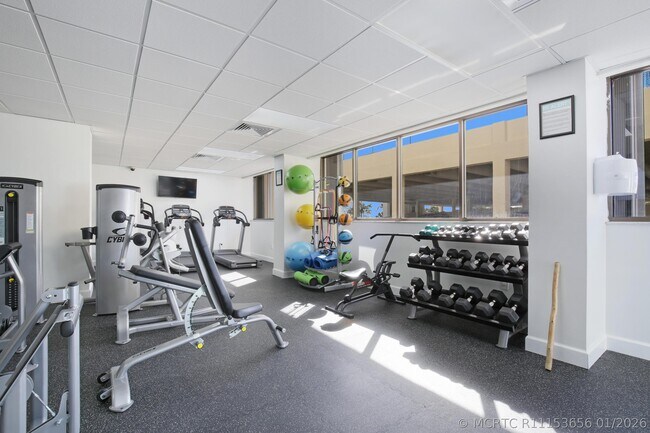 Building Photo - 5600 N Flagler Dr