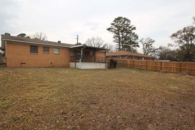 Building Photo - 3 Bed 2 Bath Home Near UT Tyler!