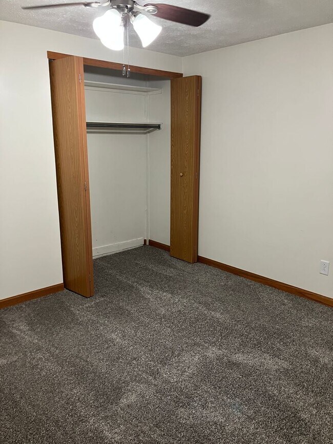 Building Photo - 1 Bedroom Unit available soon at New Breme...