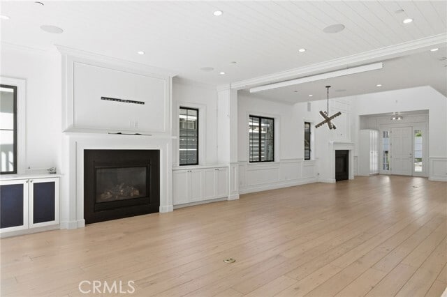 Building Photo - 1405 Oak Ave