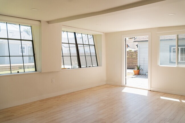 Building Photo - 2709 S Harcourt Ave