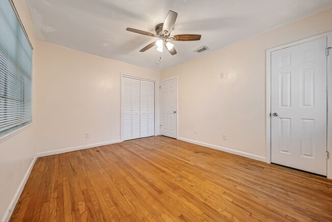 Building Photo - 3702 Malone Dr