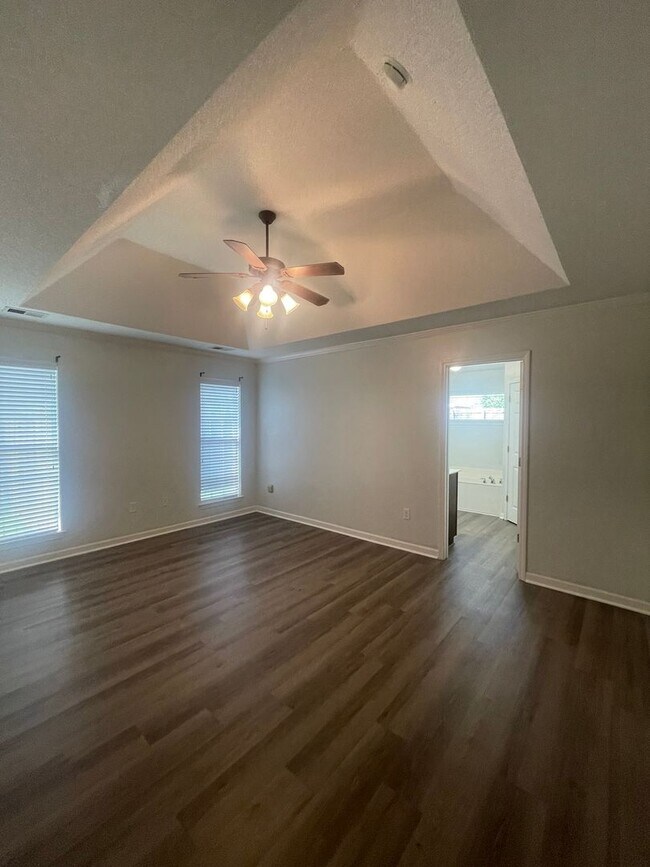 Building Photo - Available NOW in Snowden Grove Area!  3 BR...