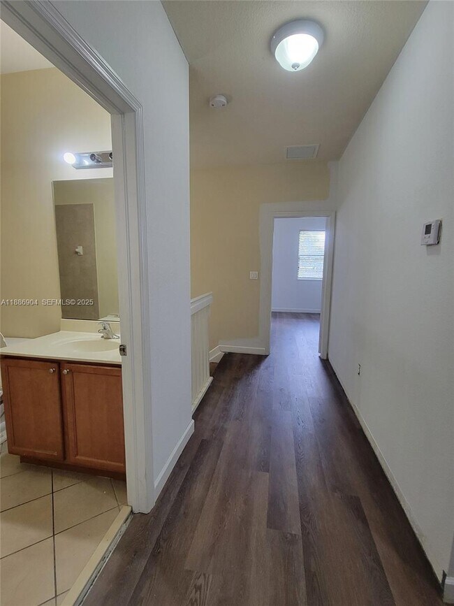 Building Photo - 4219 SW 164th Ct