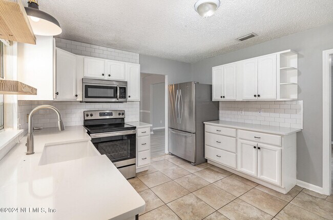 Building Photo - 2867 Holly Bay Rd