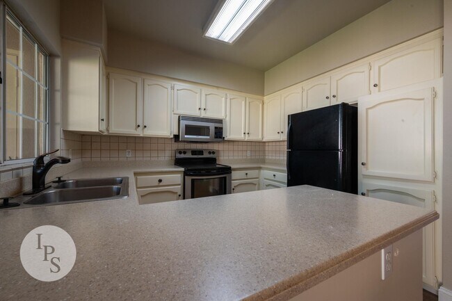 Building Photo - Move in by September 1st and get the rest of August FREE! North Fresno Villa San Marcos Apt, 2BR/...