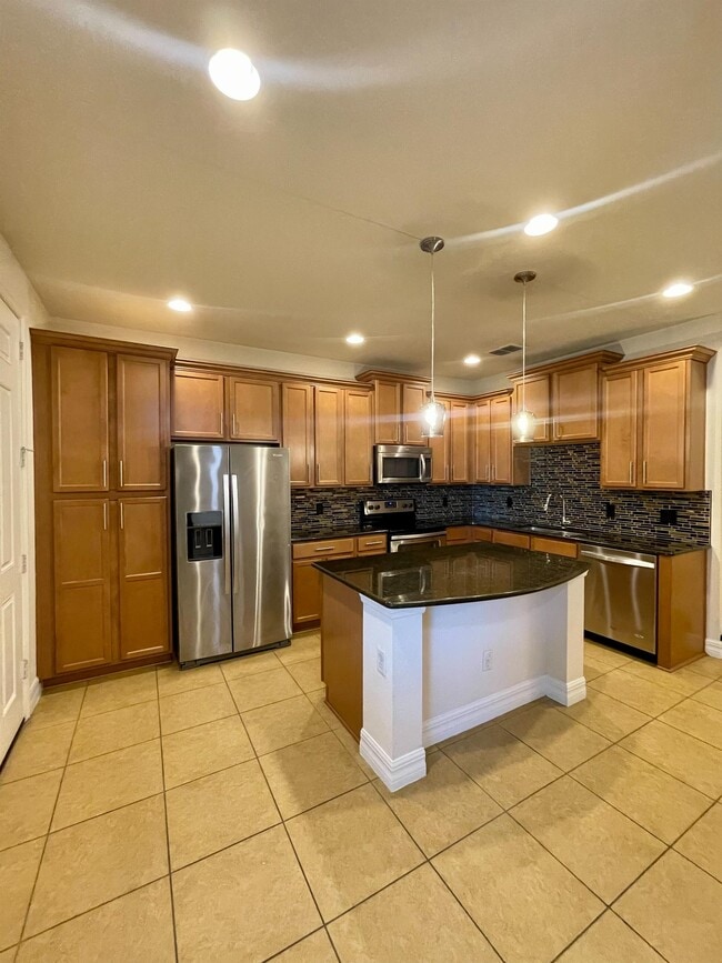 Building Photo - 10132 Eagle Creek Center Blvd