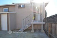 Building Photo - 622 W 13th St