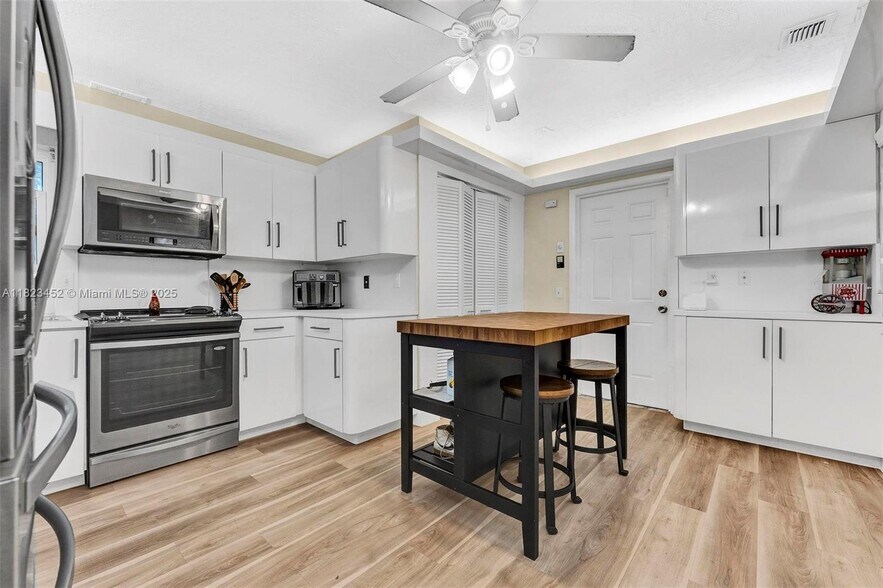 Building Photo - 3400 Cherry Garden Cir