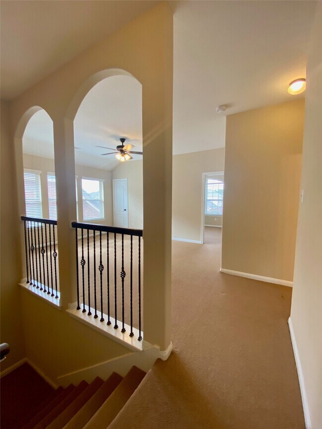 Building Photo - 15 Sagamore Ridge Pl