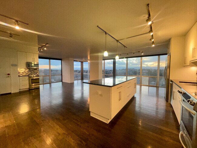 Primary Photo - 3100 E Cherry Creek South Dr